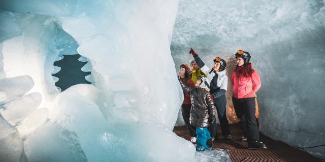 184-les-2-alpes-automne-hiver-famille-grotte-de-glace-humain-1.jpg