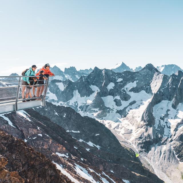 belvedere-famille-ete-le-glacier-les2alpes.jpg