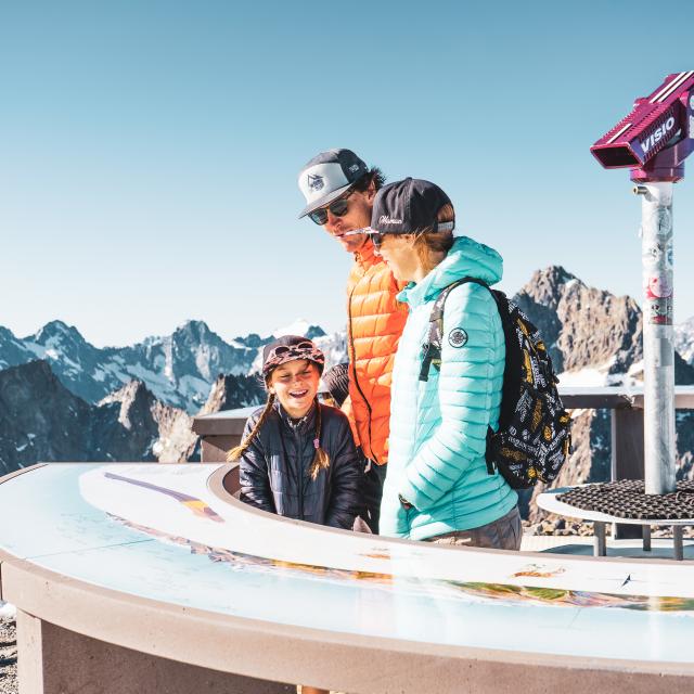 point-de-vue-glacier-ete-famille.jpg
