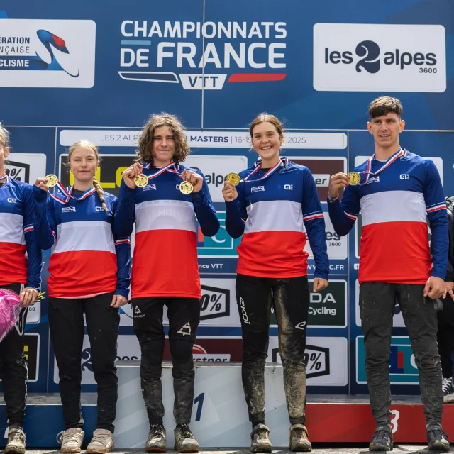 Chmpionnats-de-France-VTT-DHI-Les-2-Alpes-Podium-OR.jpg